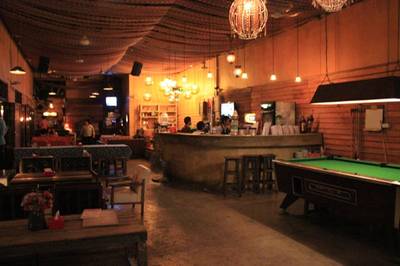 ด้านในฝั่งบาร์ครับ ที่ ร้านอาหาร Honeymoon