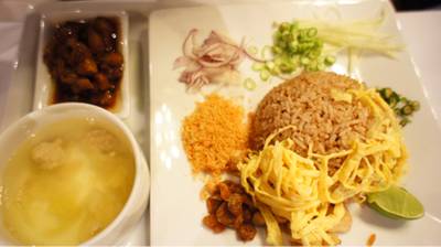 ข้าวคลุกกะปิ ที่ ร้านอาหาร Greyhound Cafe Avenue รัชโยธิน