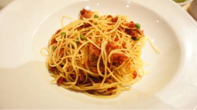 สปาเกตตี้ผัดคอนบีฟ ที่ ร้านอาหาร Greyhound Cafe Avenue รัชโยธิน