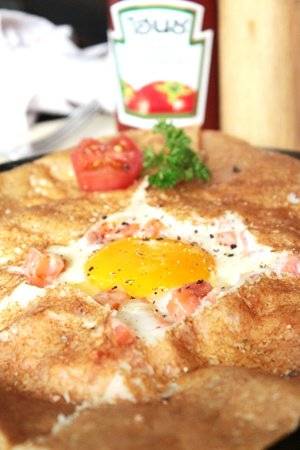 Crepe Benedictine ที่ ร้านอาหาร Crepe & Co. Eight Thonglor