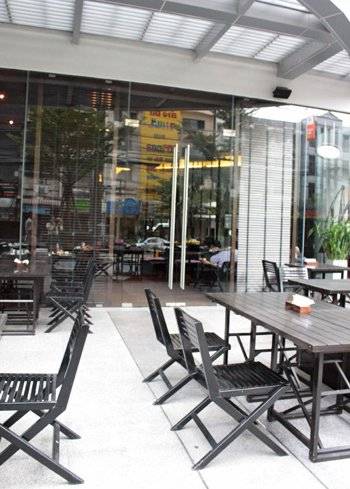 บรรยากาศด้านหน้าร้าน ที่ ร้านอาหาร Crepe & Co. Eight Thonglor