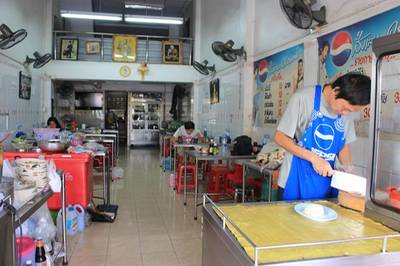 ที่นั่งในร้าน ที่ ร้านอาหาร ก๋วยเตี๋ยวเบตง