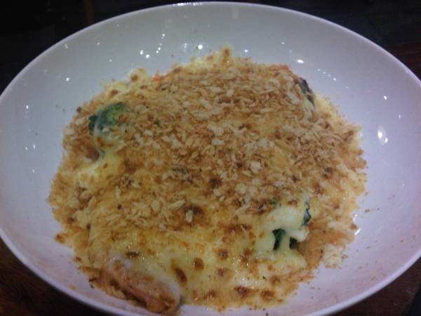 Salmon in creamy sauce  260บาท ที่ ร้านอาหาร On the table tokyo café Central World