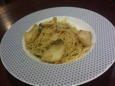 Capellini oil snow fish ราคา260บาท ที่ ร้านอาหาร On the table tokyo café Central World