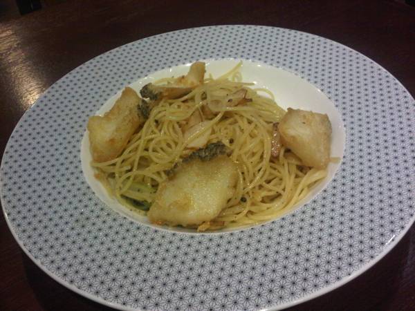 Capellini oil snow fish ราคา260บาท ที่ ร้านอาหาร On the table tokyo café Central World