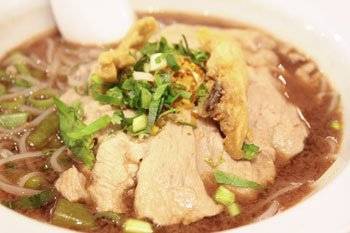 น้ำซุปกับกากหมูสุดยอดนะ ที่ ร้านอาหาร Zood Noodle เซ็นทรัล เวิล์ด