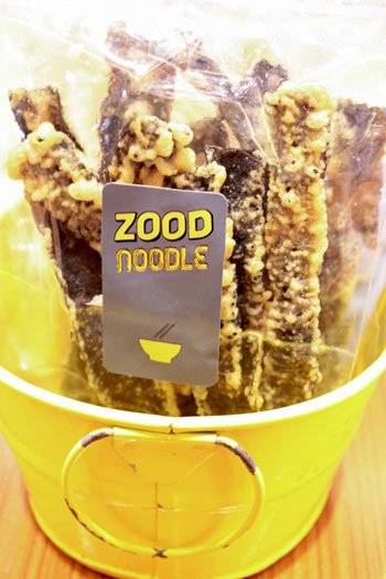 สาหร่ายทอดกรอบเอาไว้กินกับก๋วยเตี๋ยว ที่ ร้านอาหาร Zood Noodle เซ็นทรัล เวิล์ด