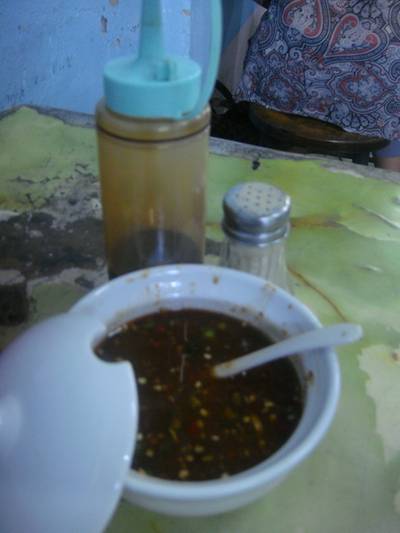 น้ำจิ้มเด็ดๆ ที่ ร้านอาหาร ข้าวมันไก่เจ้อิม ซอยรางน้ำ