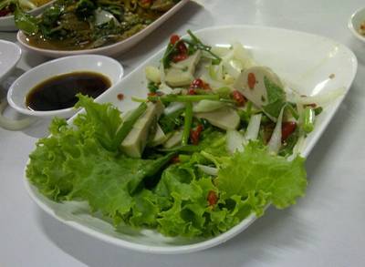 ยำ่หมูยอ ที่ ร้านอาหาร ซ้งเป็ดพะโล้ 