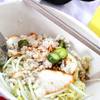ดูเส้นกับกากหมูสิ ที่ ร้านอาหาร ร้านก๋วยเตี๋ยวลุงเหลา
