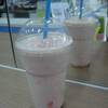 Soft Cream Smoothie รสสตอเบอรี่ ที่ ร้านอาหาร Raku Raku ซอยรางน้ำ