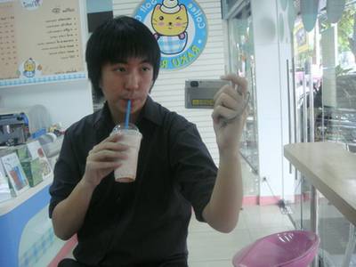 ดูด ดูด ดูด ^o^ ที่ ร้านอาหาร Raku Raku ซอยรางน้ำ