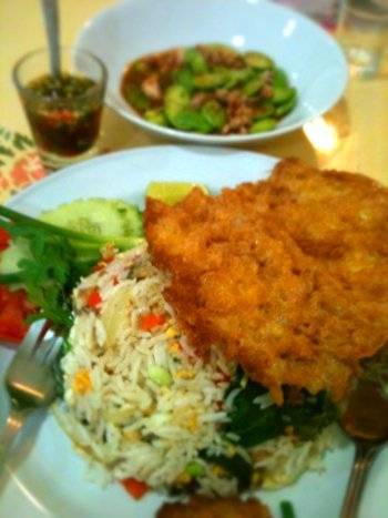 ข้าวผัดปลาสลิด ที่ ร้านอาหาร Little Big