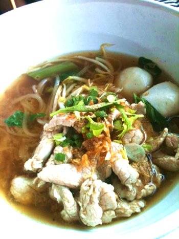 ก๋วยเตี๋ยวหมูไทย ที่ ร้านอาหาร เตี๋ยวหน้าคลัง ทองหล่อ 13 (Seenspace)