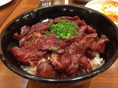 ข้าวหน้าเนื้อ ที่ ร้านอาหาร The Grill Tokyo