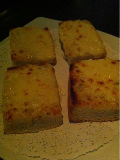 ชื่อไรไม่รู้ตัวC แต่เป็น garlic butter cheese bread อร่อยดี ที่ ร้านอาหาร Mulligans Irish Bar ชื่อไรไม่รู้ตัวC แต่เป็น garlic butter cheese bread อร่อยดี ที่ ร้านอาหาร Mulligans Irish Bar