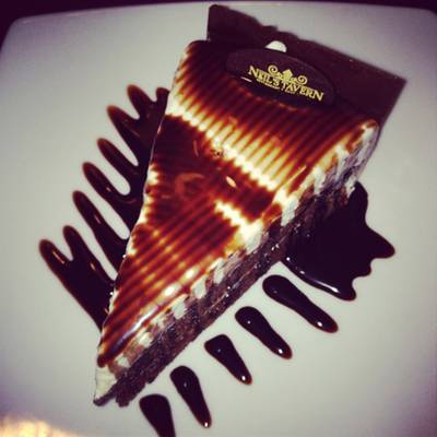 ร้านอาหาร Neil's Tavern Restaurant (Steak House) ร่วมฤดี