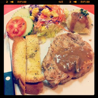 เป็นสเต็กที่อร่อย และถูกมาก ที่ ร้านอาหาร ปังเปา