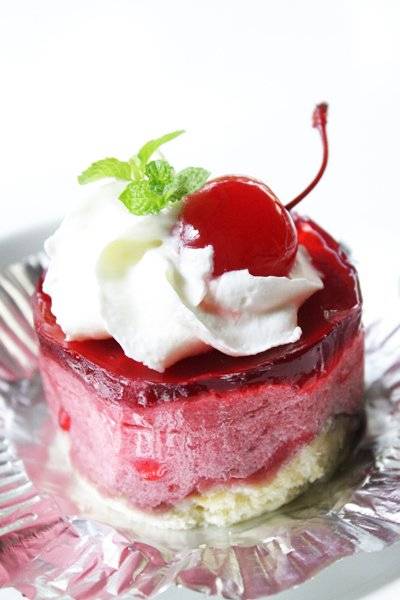 Raspberry Muusse Cake ที่ ร้านอาหาร Brown Berry Cafe and Bar