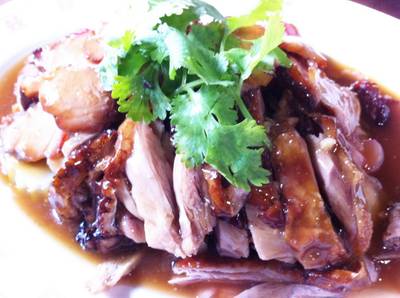 เป็ดย่าง หมูแดง ที่ ร้านอาหาร ย่งหลี