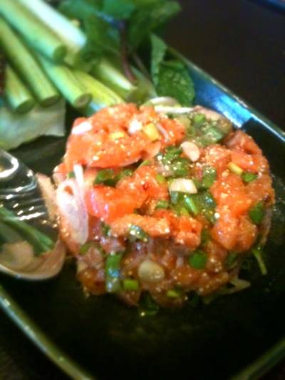 ลาบปลาซัลมอน ที่ ร้านอาหาร Nara Thai Cuisine Central World