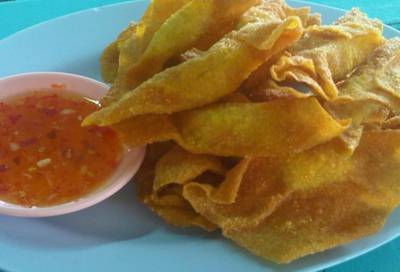 ออเดริฟร้อน เกี้ยวปูทอด ที่ ร้านอาหาร ผัดไทยคุณไกร