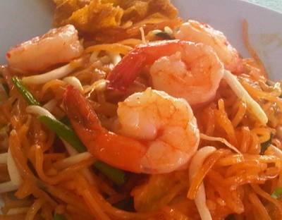 ผัดไทยกุ้งสดสีสวย ที่ ร้านอาหาร ผัดไทยคุณไกร