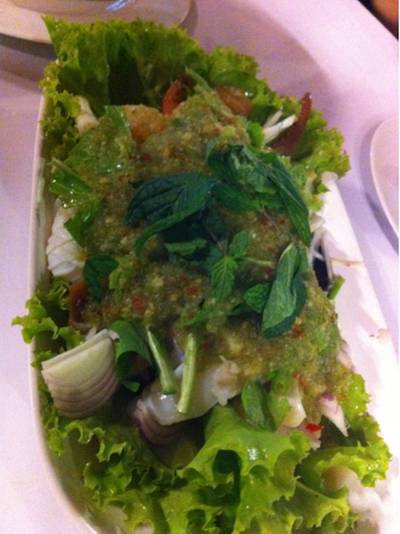 ยำแปซิฟิค : ชอบที่ปลาหมึกสด, ไข่เยี่ยวม้าก็อร่อย ที่ ร้านอาหาร ข้าวฟ่าง ยำแปซิฟิค : ชอบที่ปลาหมึกสด, ไข่เยี่ยวม้าก็อร่อย ที่ ร้านอาหาร ข้าวฟ่าง