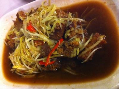 กุ้ยช่ายขาวหมูกรอบ: เมนูเบสิค :) ที่ ร้านอาหาร ข้าวฟ่าง กุ้ยช่ายขาวหมูกรอบ: เมนูเบสิค :) ที่ ร้านอาหาร ข้าวฟ่าง