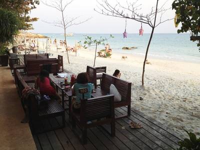โต๊ะริมทะเล ที่ ร้านอาหาร เจี๊ยบ บังกาโลว์