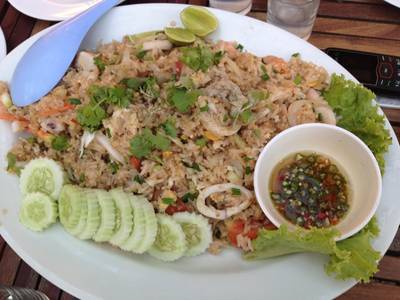 ข้าวผัดทะเล ที่ ร้านอาหาร เจี๊ยบ บังกาโลว์