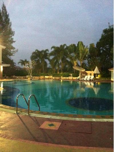 ร้านอาหาร The Pool ริมสระว่ายน้ำ พิมานชล2