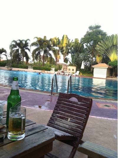 ร้านอาหาร The Pool ริมสระว่ายน้ำ พิมานชล2
