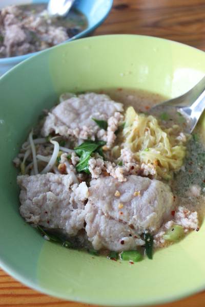 บะหมี่ดู๋ดี๋ต้มยำ ที่ ร้านอาหาร ก๋วยเตี๋ยว ดู๋ดี๋ บ้านใหม่