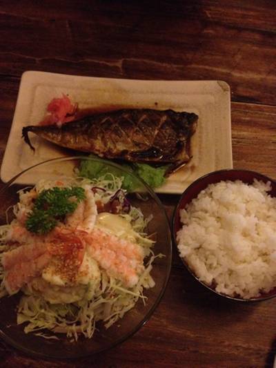 ปลาซาบะย่างซีอิ๊ว & สลัดกุ้ง  ที่ ร้านอาหาร Kyoto Japanese Restaurant