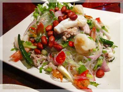 ยำวุ้นเส้น ที่ ร้านอาหาร บ้านท้ายซอย
