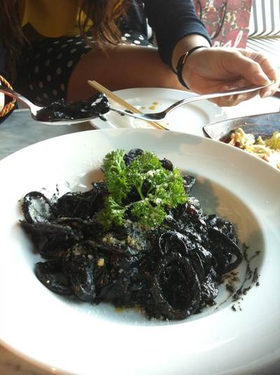 ลิงกินี่หมึกดำซีฟู้ด ที่ ร้านอาหาร Moom Muum Park Terminal 21