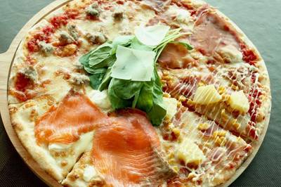 Four Seasons Pizza ที่ ร้านอาหาร Nangkwak Wine Bar & Italian Bistro