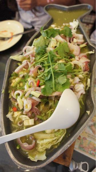 แซ่บสะเด็ด สาขาอโศก ที่ ร้านอาหาร แซ่บสะเด็ด อโศก