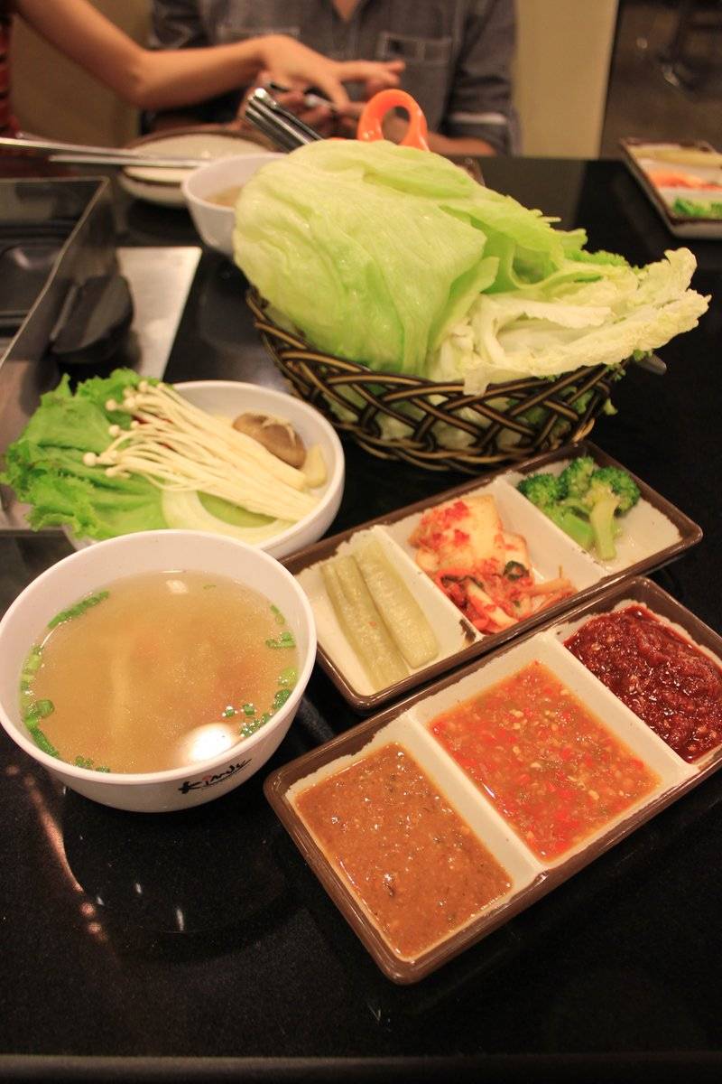 ชุดผักและน้ำจิ้ม ที่ ร้านอาหาร Kimju Central Plaza แจ้งวัฒนะ