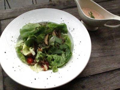 สลัดเห็ดย่างเนย ที่ ร้านอาหาร Muse Garden