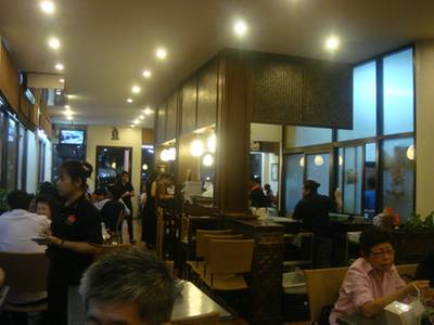บรรยากาศในร้าน ที่ ร้านอาหาร Steak Lao Piyarom Sports Club
