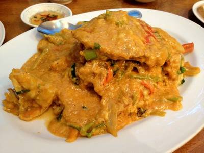 ปูเนื้อผัดผงกะหรี่ อร่อยมาก! ที่ ร้านอาหาร ครัวในบ้าน