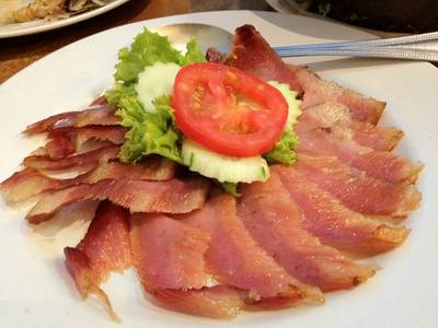 หมูรมควัน ที่ ร้านอาหาร ครัวในบ้าน