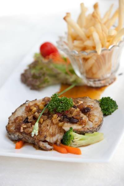 ปลาหิมะราดซอสคลอโรฟิลล์ ที่ ร้านอาหาร Chlorophyll