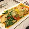 ไก่ผัดผงกะหรี่ กับข้าวสวยร้อนๆ แหล่มเลยๆ ที่ ร้านอาหาร Pa Ying Pub & Restaurant