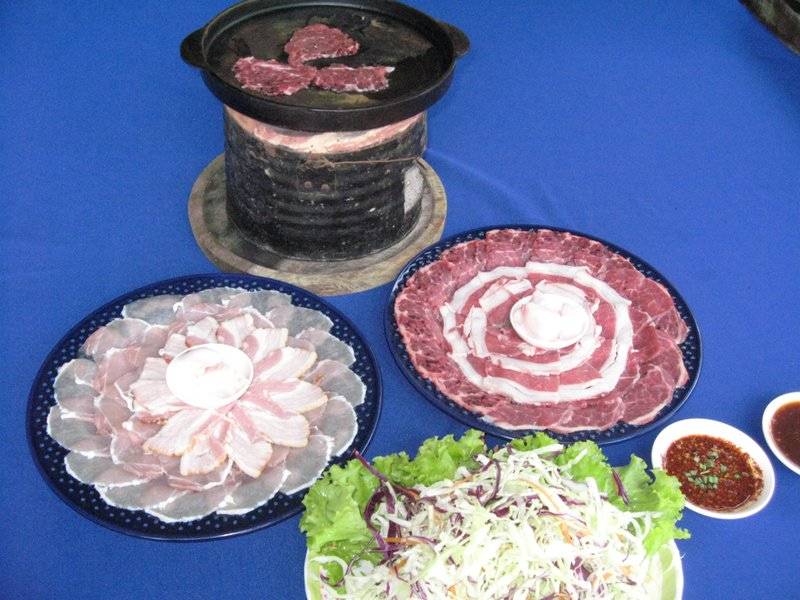 เนื้อดาด เนื้อโพนสไลด์ย่างบนกระทะ หอมอร่อยละลายในปาก ที่ ร้านอาหาร ร้านอาหารจานเปล