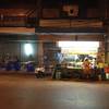 บริเวณหน้าร้าน ที่ ร้านอาหาร ราดหน้าหมูหมักยอดผักเอ็มไพร์