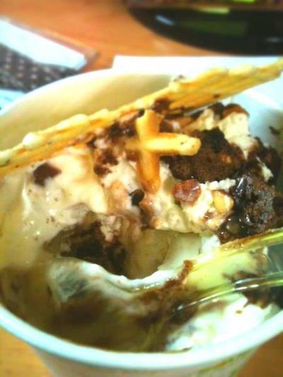 อันนี้แบบแต่งหน้าด้วยบราวนี่ ที่ ร้านอาหาร squeeze by tipco โรงพยาบาลเกษมราษฎร์