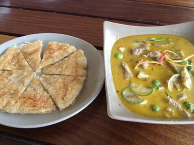 โรตีแกงเขียวหวานเน้ือ ที่ ร้านอาหาร @Home